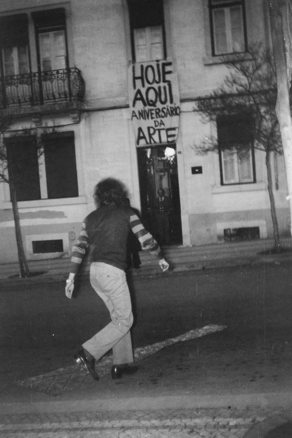  Aniversário da Arte, CAPC, 1974. Performance de Albuquerque Mendes. 